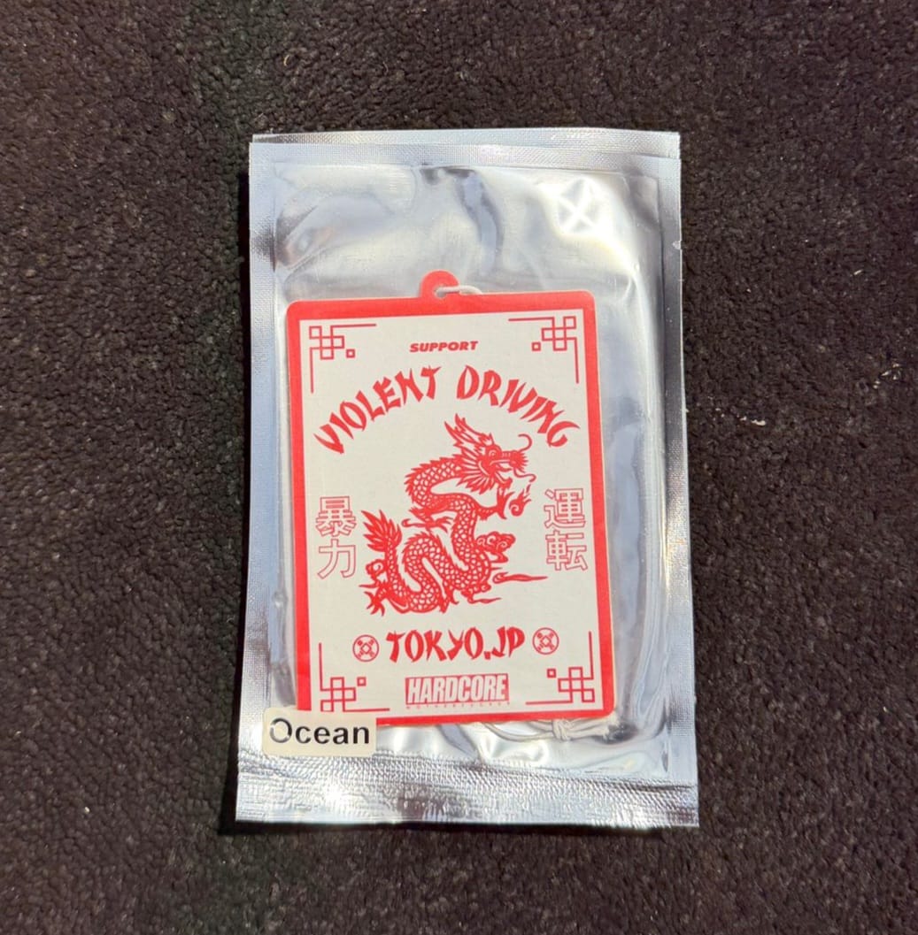 Small packaging with a red label featuring a dragon design on a dark background
Ocean Flavour
Air Freshener
Hardcore Tokyo Dragon